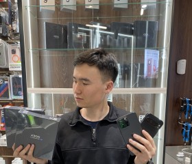 Artur, 21, Bishkek