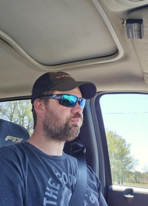 Chris, 40, United States of America, Belleville (State of Illinois)