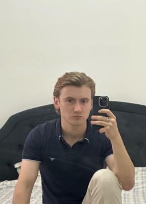 Cristian из Toshkent 22 года