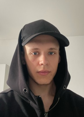 кирилл из Ноябрьска 22 года
