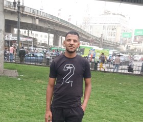 Mustafa, 21, Al Mahallah al Kubra