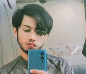 Mikey, 18, Lahore