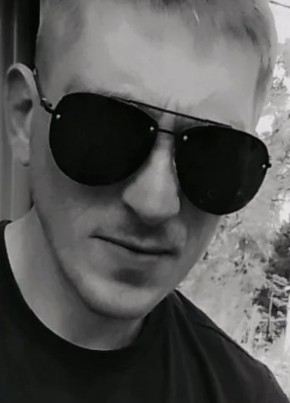 Толя из Большого Камени 36 лет