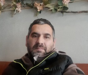 Miro, 44, Frankfurt am Main