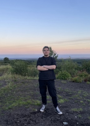 Арсений из Томска 19 лет