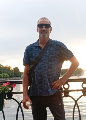 Дмитрий Куварзин из Серова 44 года