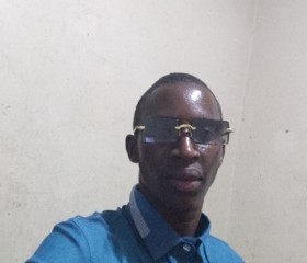 Moses kaweesi, 20 лет, Kampala