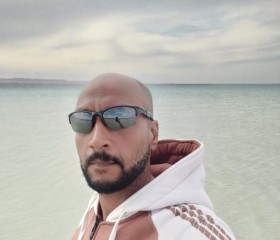 Mostafa, 37, Asyut