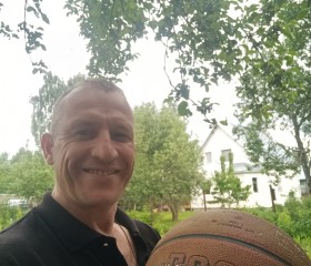 Igor, 46, Moscow