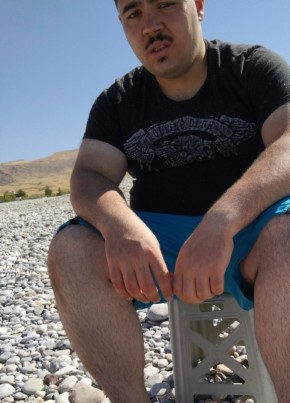Vedat Akkus, 27, Türkiye Cumhuriyeti, İstanbul