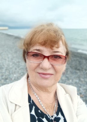 Надежда из Сочи 66 лет
