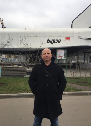 Максим из Семёнова 52 года