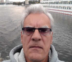 Иван, 69 лет, Санкт-Петербург