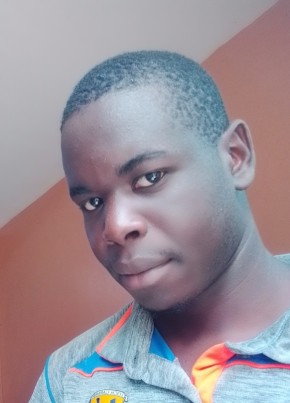 der из Nairobi 18 лет
