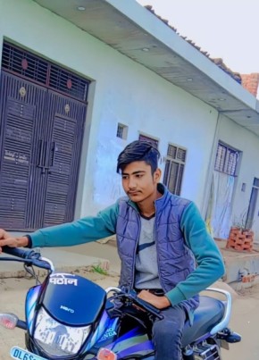Tahasin Khan, 19, India, Delhi