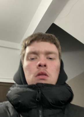 Илья из Ноябрьска 22 года