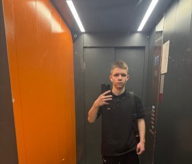 Mikhail, 18, Moscow