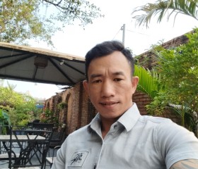 Hoàng, 37, Ho Chi Minh City