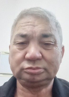 Шарипхан из Астаны 56 лет