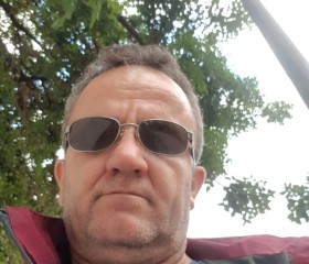 Lui, 51, Vlore