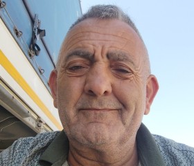 Ünal, 59, Moscow