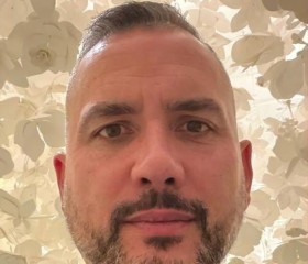 Vladimir, 67, London