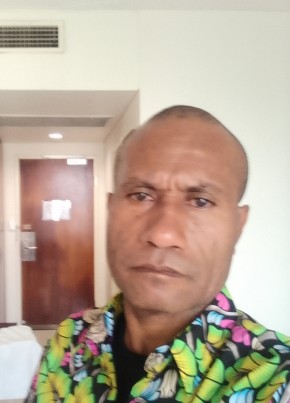 Moses Haro из Port Moresby 44 года