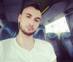 Adrian, 32, Torrelavega