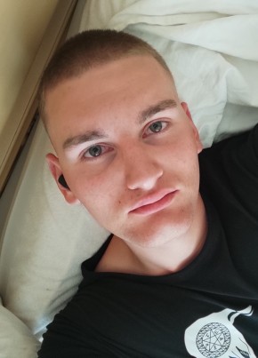 алекс из Азова 20 лет