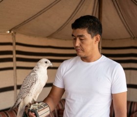 Kamronbek, 20, Hamza
