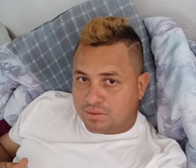 Jorge, 33, Melrose