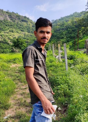 Jagdish Suthar, 19, India, Pimpri