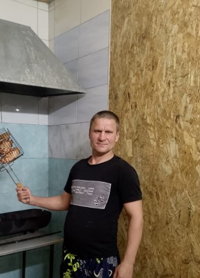 Денис Обухов из Челябинска 41 год