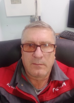 Иван из Саратова 46 лет