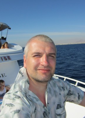 Роман, 45, Россия, Гатчина