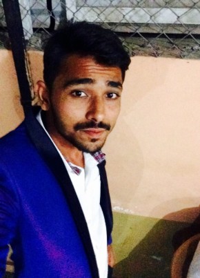 Farhan Malik, 33, India, Ahmedabad