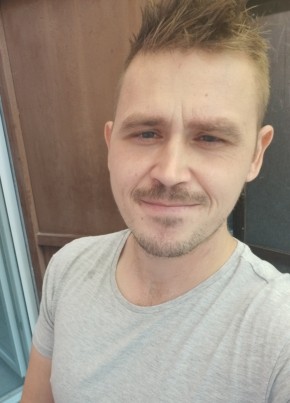 Robi, 33, A Magyar Népköztársaság, Budapest