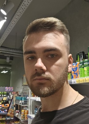 Михаил из Москвы 23 года