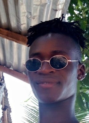 Abu bakarr, 21, Sierra Leone, Freetown