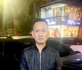 Tuan, 25, Hanoi