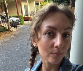 Clara, 41, Los Angeles