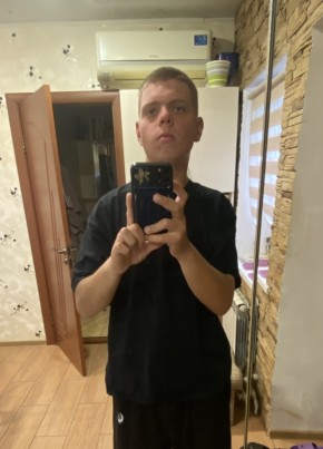 Максим из Солнечногорска 22 года
