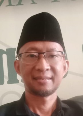 Agung, 52, Indonesia, Kota Surabaya