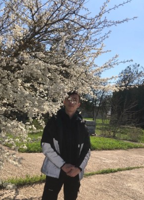 Михаил из Саки 18 лет