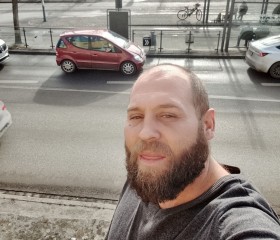 Tyby Tyberyu, 35, Augsburg