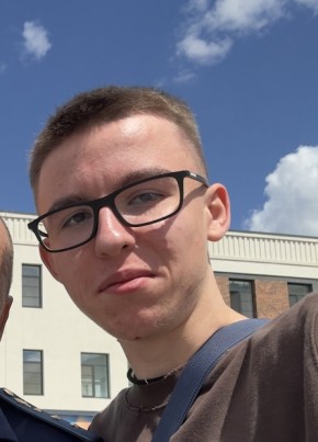 Владислав из Ульяновска 18 лет