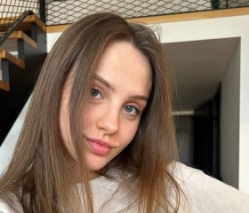 Eva, 20, New York City