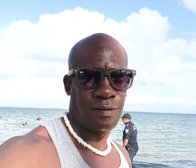 Elier, 43, Cancun