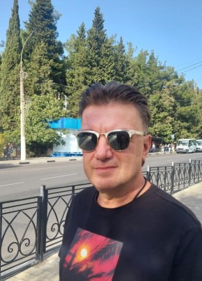 Lev, 49, Russia, Yalta