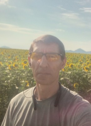Дмитрий из Ессентукскаи 46 лет